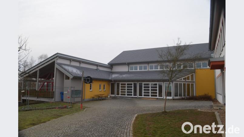 Die Sanierung der Mehrzweckhalle läuft sehr schleppend. Der Zeitplan ist völlig aus den Fugen. Man hinkt nach Aussage von Bürgermeister Anton Kappl weit hinterher. Bild: fz