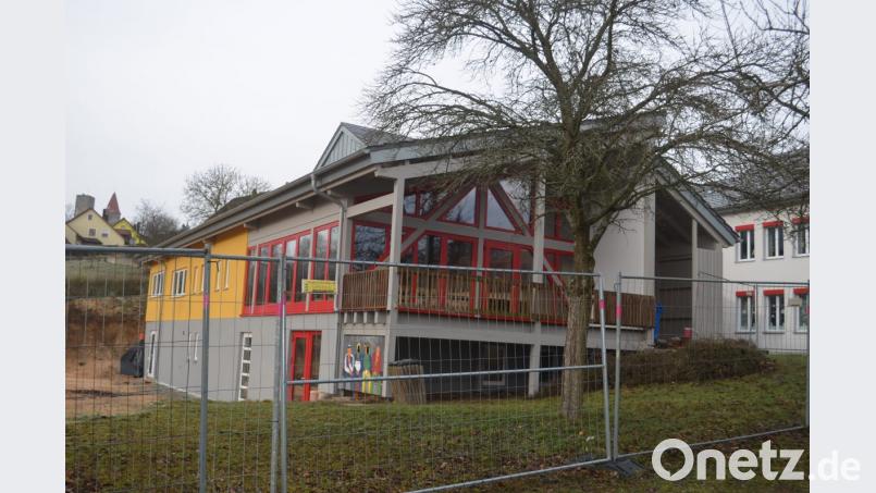 Die Sanierung der Mehrzweckhalle läuft sehr schleppend. Der Bauzeitplan ist völlig aus den Fugen. Man hinkt nach Aussage von Bürgermeister Anton Kappl weit hinterher. Bild: fz