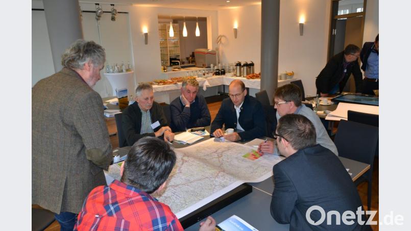 Beim planungsbegleitenden Forum im Hotel &quot;Seenario&quot; informiert Tennet über das weitere Vorgehen beim Süd-Ost-Link. Bild: rti