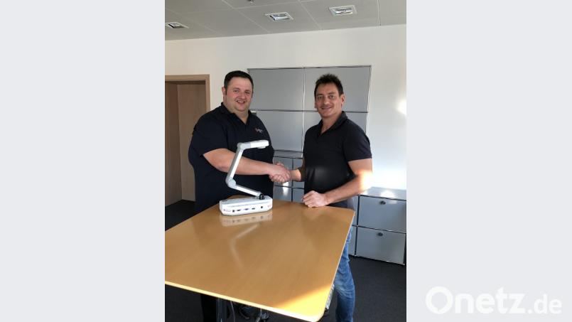 Bereitschaftsleiter BRK Helmut Zeitler (links) mit Geschäftsführer Matthias Schmeller (rechts) Bild: exb