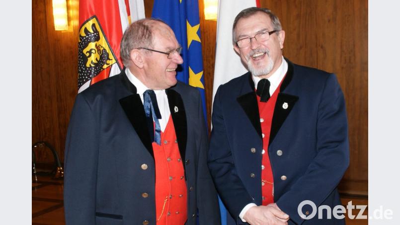 Sie sangen bereits 1974 die Waldlermesse in der Frauenkirche: Hans Mutzbauer (links) und Erich Vogl. Die Aufnahme entstand 2013 beim Empfang im Nürnberger Rathaus. Bild: mmj
