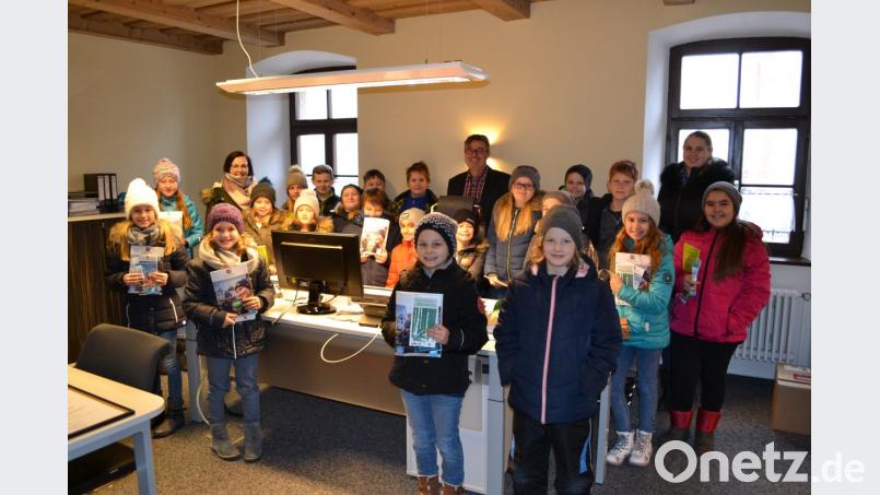 Eslarner Grundschüler zu Besuch im Rathaus. Bild: buc