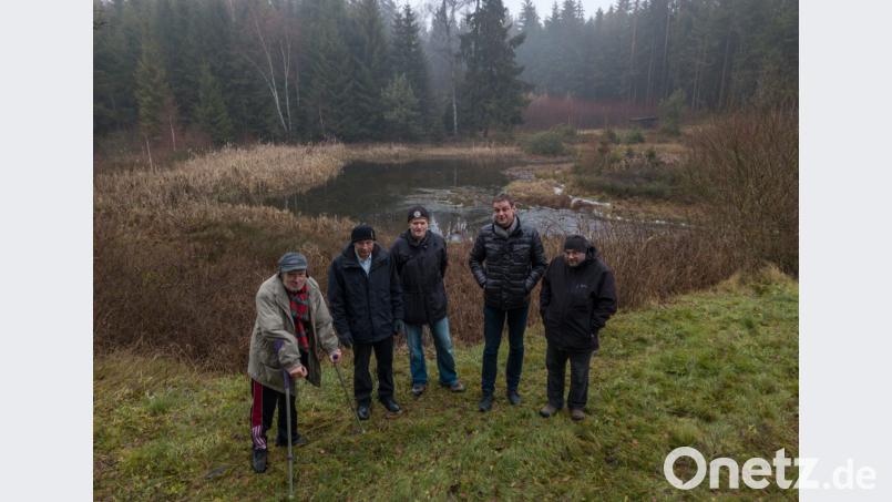 Bei der Besichtigung der natürlichen Lebensräume in Plößberg: (von links) Norbert Hagen, Bürgermeister Lothar Müller, Erwin Möhrlein, Thomas Kurzeck und Michael Brem. Bild: dtr