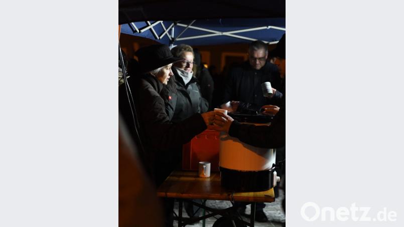 Glühwein- und Punschausgabe der Stadtkapelle Pfreimd. Bild: Freya Stöckl