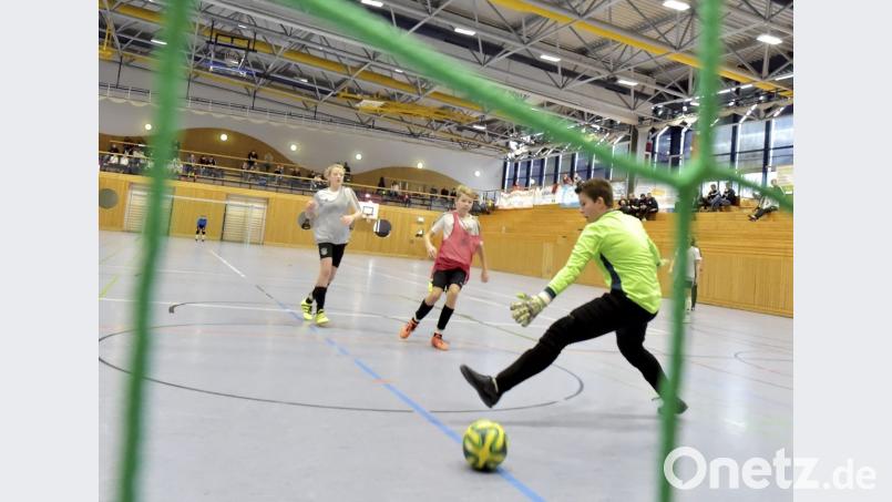 Kurz vor Weihnachten geht es noch einmal rund unter dem Hallendach. Die A- und B-Junioren spielen in Sulzbach-Rosenberg ihre Kreismeister aus, die höherklassigen Teams in Maxhütte-Haidhof um Startplätze für die Bezirksmeisterschaft. Bild: Hubert Ziegler