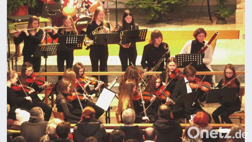 Das Symphonieorchester spielte Werke von Mozart, Humperdinck und Phillips. Bild: Hirsch