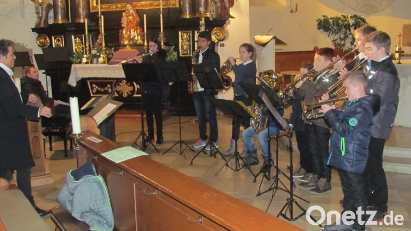 Nr.8177 Nachwuchsblasorchester unter der Leitung von Ulrike Dziwinski Bild: is