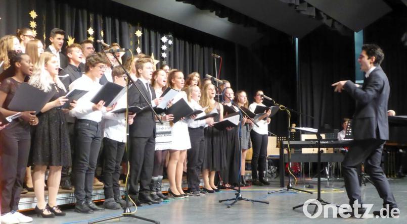 Wolfgang Gleixner „rockt“ mit seinem Chor. Bild: fsb