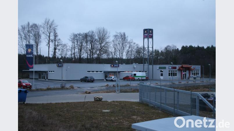 In dem Komplex am Gewerbepark wurde der Betrieb einer Table Dance Bar gestattet. Nicht jeder Stadtrat war damit einverstanden. Bild: sne