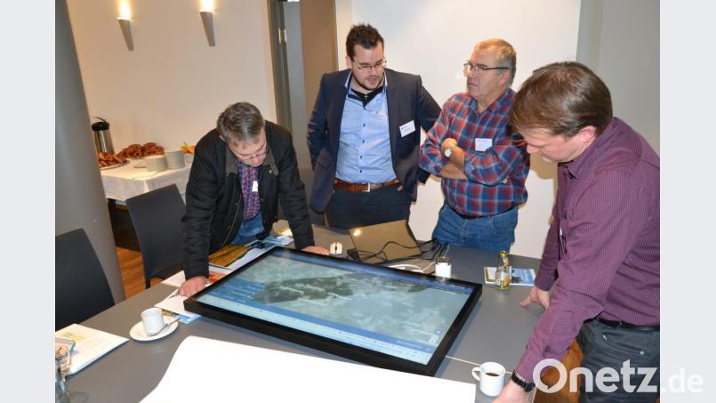 Beim planungsbegleitenden Forum im Hotel &quot;Seenario&quot; informiert Tennet über das weitere Vorgehen beim Süd-Ost-Link. Bild: rti