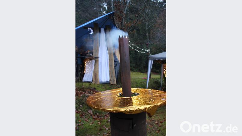 Eindrücke Advent Buchberg
Richtig schöne Kunstwerke waren die Feueröfen in vielen Varianten, die teilweise zur Vorführung angeheizt wurden und für romantische Wärmestellen beim Adventsmarkt sorgten. Bild: ads