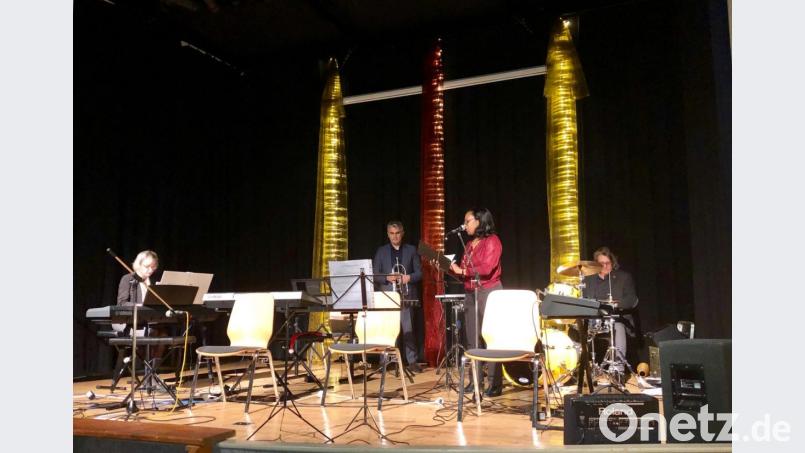 Die Zuhörer sind begeistert vom Programm des Weihnachtskonzert in Eslarn. Bild: uks