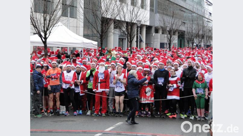Beim Stadtlauf &quot;Corrida de Noël&quot; nehmen rund 12.000 Sportler teil. Darunter auch Markus Schreiner aus Weiden (vorne links, grünes Shirt). Bild: esa