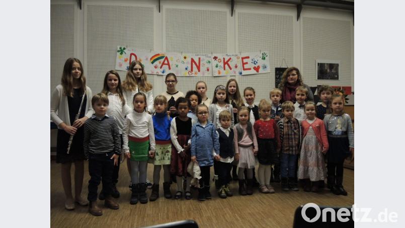 Die Musikklasse Kreuzer unterhält das Publikum mit Weihnachtsliedklassikern. Bild: vv