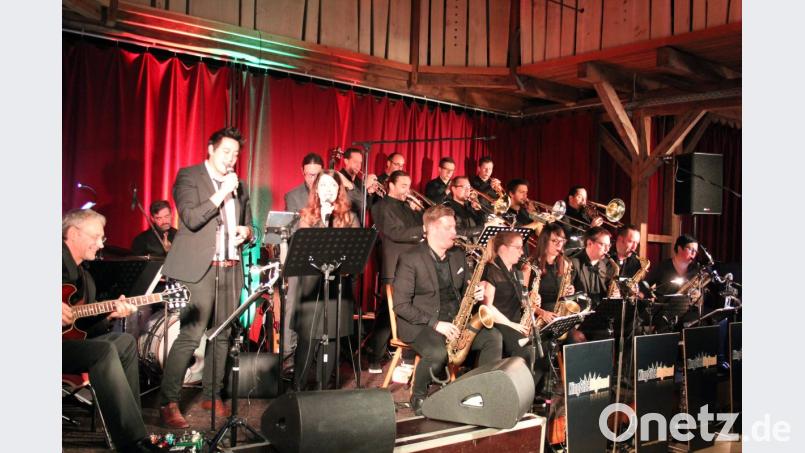 Die King Size Big BAnd begeisterte mit ihrer Christmas-Show in der Lumperer Hall Trabitz Bild: stg