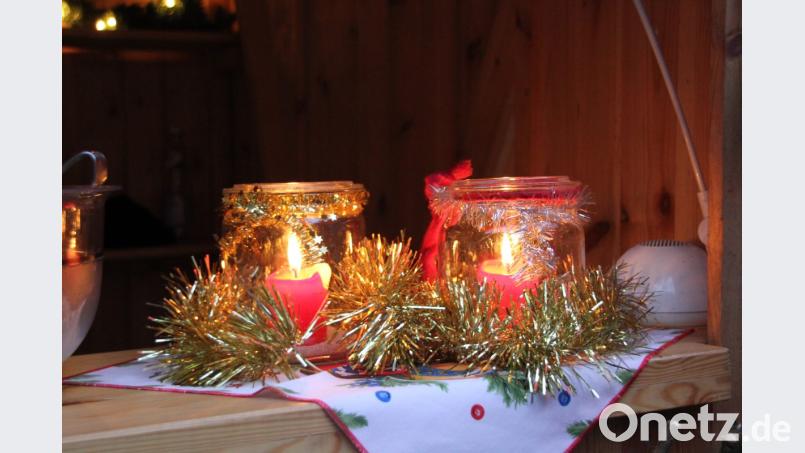 Eindrücke Advent Buchberg

Leuchtender Kerzenschein und Tannengrün machen die romantsiche Atmosphäre des Advent am Buchberg aus. Bild: ads