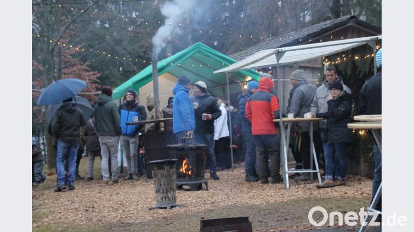 Eindrücke Advent Buchberg
Für ausreichend Unterstellmöglichkeiten zum Schutz vor Regen war beim Advent am Buchberg gesorgt. Bild: ads