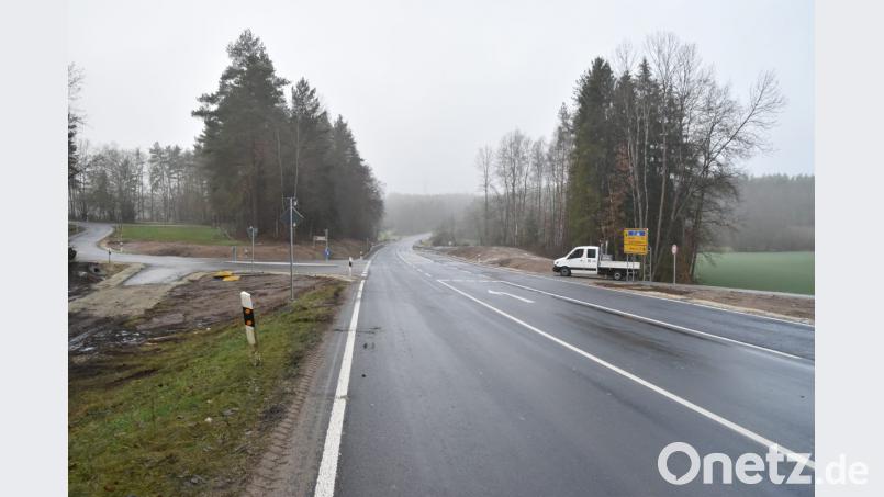 Eine Linksabbiegespur soll die Einfahrt nach Grund auf der B 85 sicherer machen. Bild: Andreas Royer