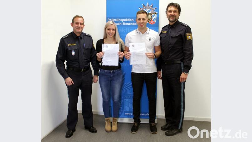 Von links Erster Polizeihauptkommissar Michael Kernebeck, Vanessa Richter, Marco Hüttner und Polizeihauptkommissar Peter Krämer. Bild: Polizei
