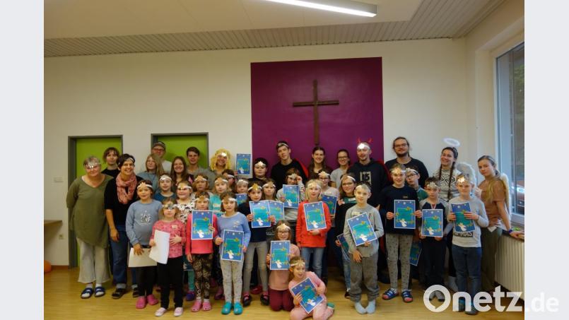 Bei der Engelausbildung durften die Kinder Plätzchen backen und Engel-Yoga ausprobieren. Zum Schluss gab es für alle frisch gebackenen Engel eine Urkunde. Bild: exb