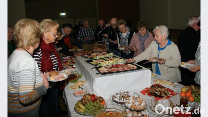 Nach der „schwarzen Rorate“ bittet der Frauen- und Mütterverein zum Frühstück ins Jugendheim. Bild: wro
