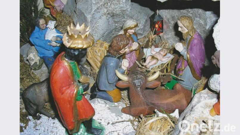 Hirten und Weise aus dem Morgenland beten das Neugeborene an. Bild: jml