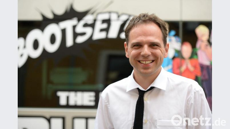 Tobias Wessely (36 Jahre aus Amberg) sorgt nicht nur bei den Funky Blues Rabbits (wie hier) für den guten Gitarrensound. Auch bei der Antenne Bayern WM Hymne war er beteiligt. Bild: Andreas Brückmann