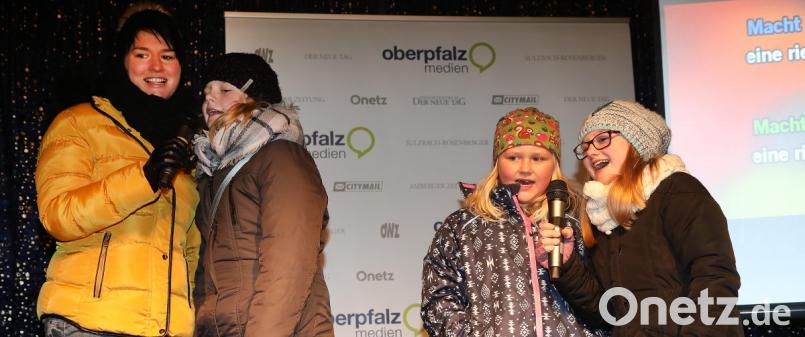 Karaoke auf dem Amberger Weihnachtsmarkt Bild: Wolfgang Steinbacher