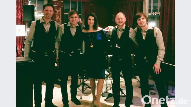 Im Bundeszimmer des Berliner Adlon-Hotels unterhielt das Ensemble "Kaleidoskop der Musik" - Alexander Lottner, David Sorgenfrei, Felicitas Mandon, Florian Sorgenfrei und David Sorgenfrei (von links) die Gäste des 67. Bundespresseballs. Bild: Alexander Lottner/exb