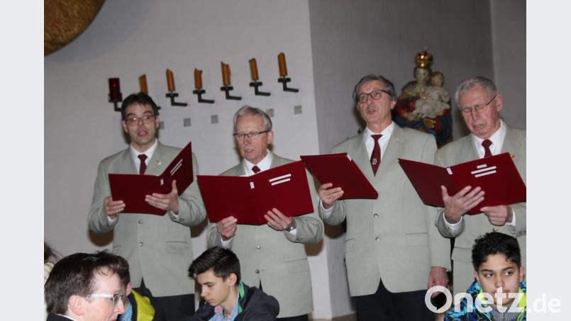 Der Viergesang vom Männergesangverein Gebenbach sorgte als harmonischer Klangkörper für Abwechslung im Programm und trug ebenfalls zum Gelingen des Adventskonzerts bei. Bild: ads