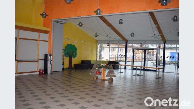 Die Aula der Grundschule bietet ein tolles Ambiente für Veranstaltungen. Gegen eine kleine Gebühr kann die Räumlichkeit von den Vereinen genützt werden. Bild: bnr