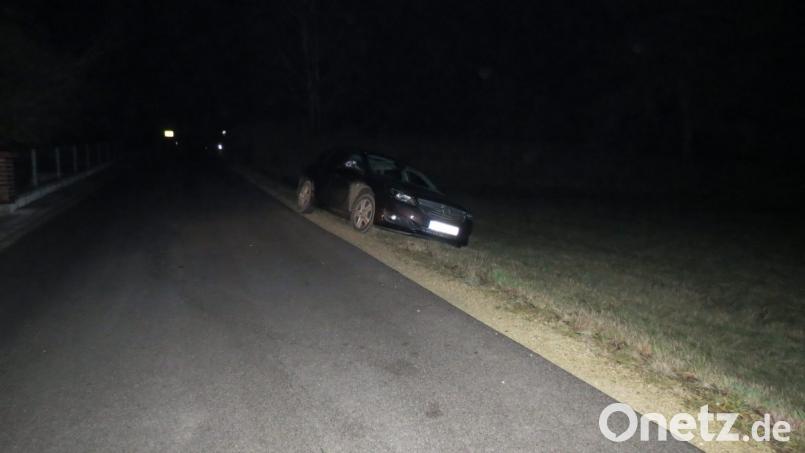 Riskant und rücksichtslos: Ein 25-Jähriger flüchtet am Dienstagnachmittag zwischen Ursensollen und Amberg mit 210 km/h vor der Polizei. Nachdem sich sein Auto festgefahren hat, läuft er zu Fuß weiter. Symbolbild: Polizei