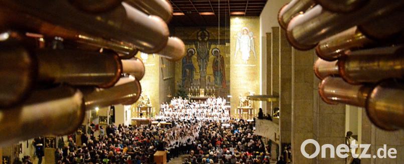 Ein wunderschönes Weihnachtskonzert mit Chören, Pauken und Trompeten. Bild: Kunz