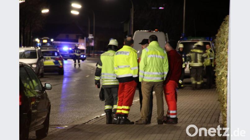Polizei, Rettungsdienst und Feuerwehr stimmen sich laufend über die Lage ab. Bild: za