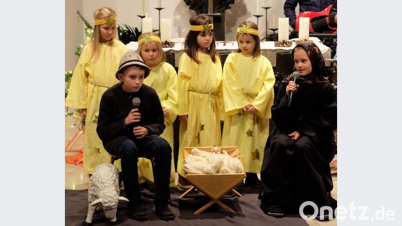 Josef (Max Kühner-Ferré und Maria (Eva-Sophia Würschinger, gehören schon zu den "alten Hasen" bei den Krippenspielaufführungen. Bild: wlr