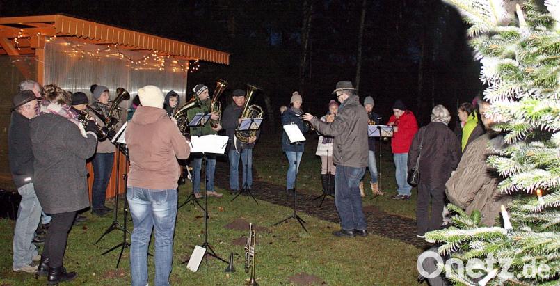 Der evangelische Posaunenchor gestaltet die Waldweihnacht musikalisch. Bild: R. Kreuzer