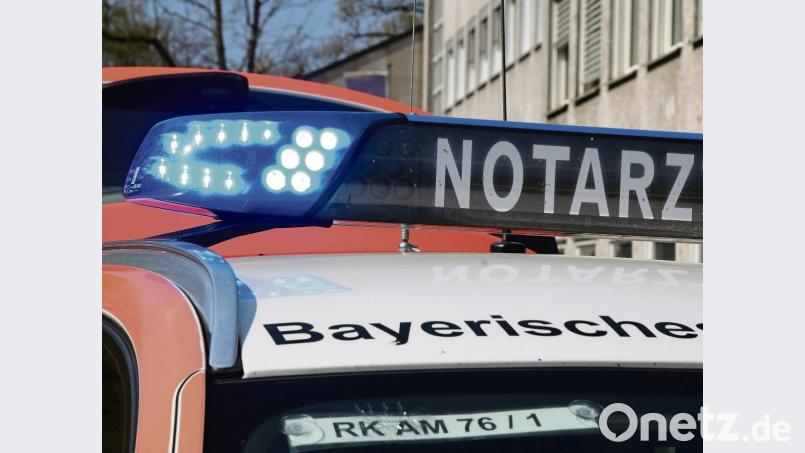 Notarzt im Einsatz. Immer weniger Ärzte erklären sich tatsächlich bereit, bei Nacht und Nebel und bei jeder Witterung hinaus zu fahren. Die Leitenden Notärzte fordern eine deutliche Änderung des bestehenden Systems. Bild: Petra Hartl