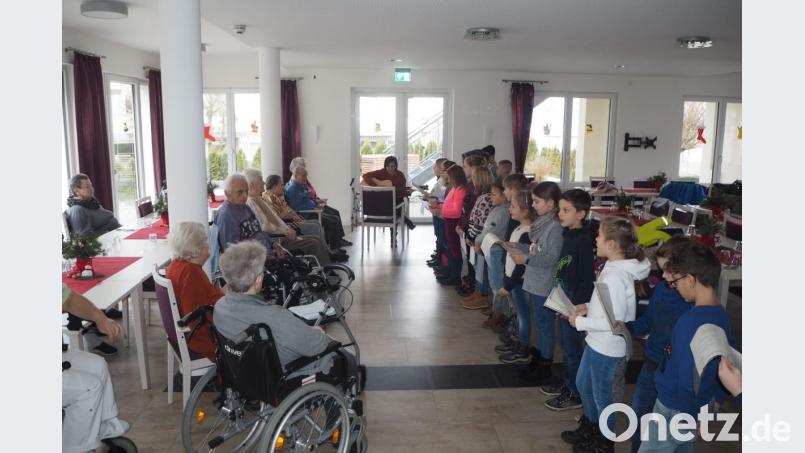 Im &quot;K+S Lebenswelten&quot; sorgte die 2. und 3. Klasse um Lisa Sorgenfrei für vorweihnachtliche Stimmung. Bild: gz