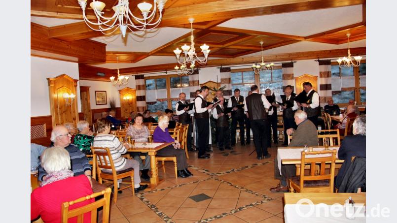 Der Gesangverein Etzelwang bringt weihnachtliche Weisen zu Gehör. Bild: ds