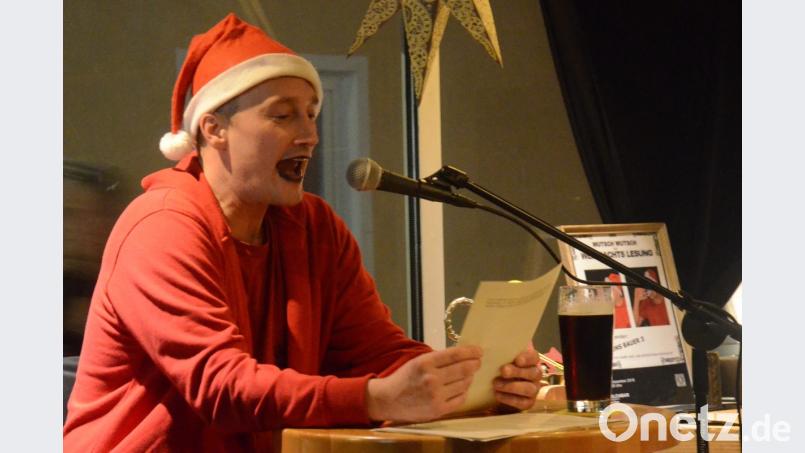 Alfons Bauer 3 verängstigt seine Zuhörer mit Weihnachtsgeschichten. Bild: Kunz