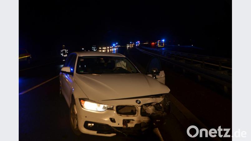 Nur leichtere Verletzungen zogen sich die Insassen dieses BMW-Kombi bei einem Unfall auf der Autobahn A 6 zu. Bild: dob