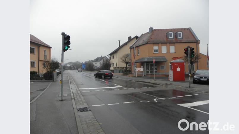 Die Verkehrsteilnehmer müssen sich im nächsten Frühjahr darauf einrichten, dass die Oberviechtacher Straße – vor allem in diesem Abschnitt zwischen der Abzweigung der Neunburger Straße und dem Autobahnzubringer für längere Zeit nicht befahrbar sein wird. Bild: Wilhelm Amann