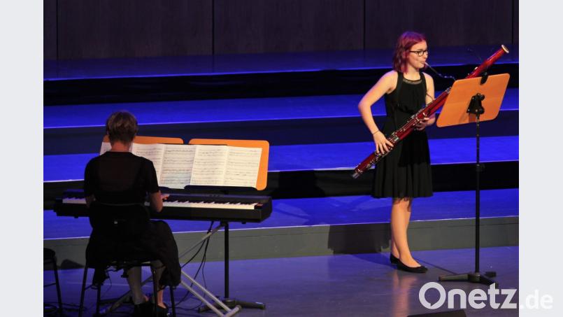 Der Cousin vom Urgroßvater komponierte das Stück der Solistin am Fagott: Katharina Stoiber spielt &quot;Mein Teddybär&quot; in Begleitung von Christine Uhle am Klavier. Bild: Dagmar Williamson