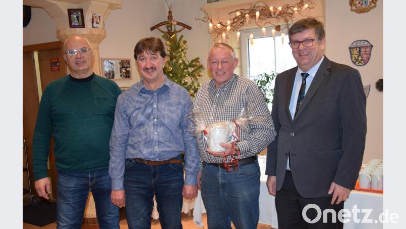 Peter Preußl (zweiter von rechts) mit (von links) Thilo Gawlista, Peter Siedler und Bürgermeister Peter Braun. Bild: bö