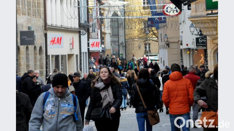 In der Amberger Georgenstraße war den ganzen Vormittag lang ganz schön was los. Bild: Stephan Huber