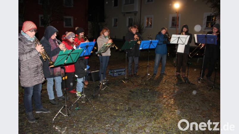 Der Evangelische Posaunenchor spielt weihnachtliche Weisen. Bild: kro