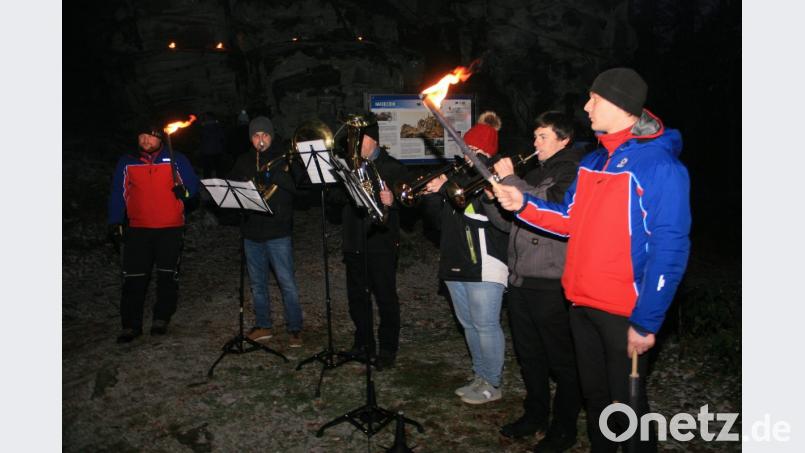 Musikalisch umrahmt wurde die Waldweihnacht auch von den Bläsern aus Wiesau. Bild: wro