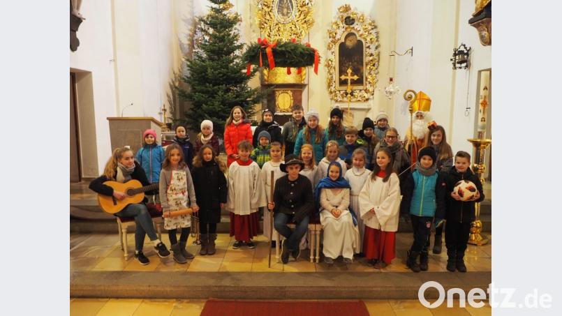 Die Kinder und Jugendlichen begeisterten mit einem modernen Krippenspiel. Bild: gz