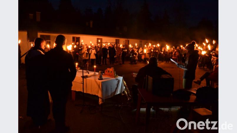 Chiara Romanini (rechts) und Herbert Schmid gestalteten die Weihnachtsandacht der &quot;Initiative&quot; musikalisch. Bild: hcz