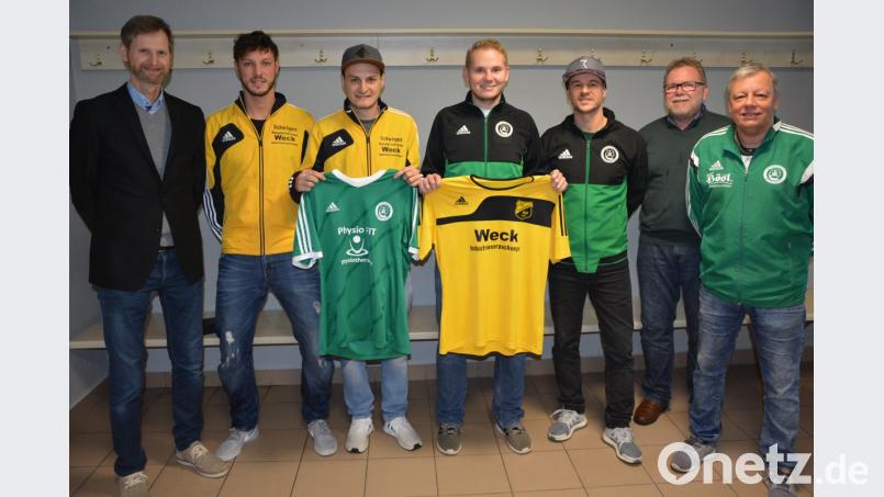 Die zweite Fußballmannschaft des SV Mitterteich und die erste Mannschaft des SV Steinmühle bilden zur neuen Saison 2019/2020 eine Spielgemeinschaft. Das gemeinsame Konzept stellen (von links) Stephan Andörfer, Daniel Wührl, Michael Mark (alle SV Steinmühle), sowie Florian Greim, Markus Broschik, Gerhard Greim und Roland Eckert (alle SV Mitterteich) vor. Bild: jr